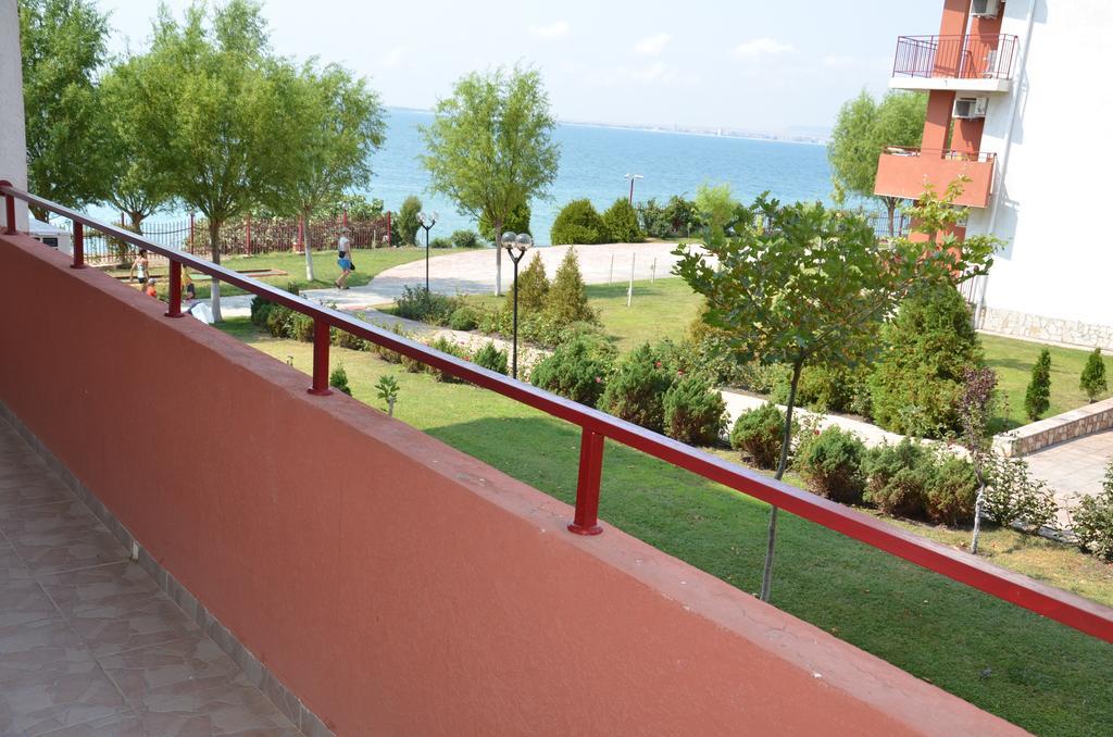 Single Private Apartments In Marina View Fort Beach Sveti Vlas Exterior photo